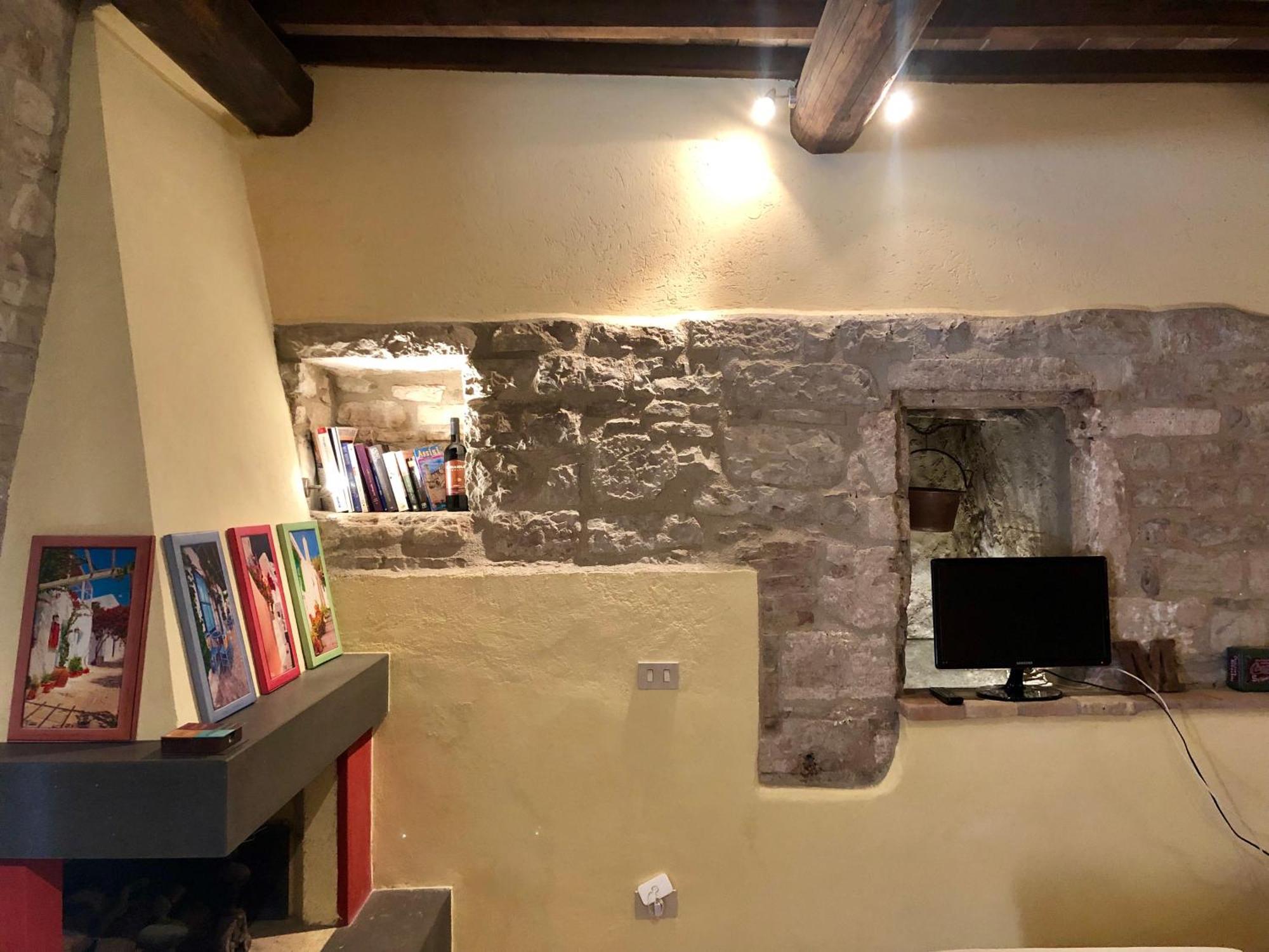 Da Patou Apartment Todi Bagian luar foto