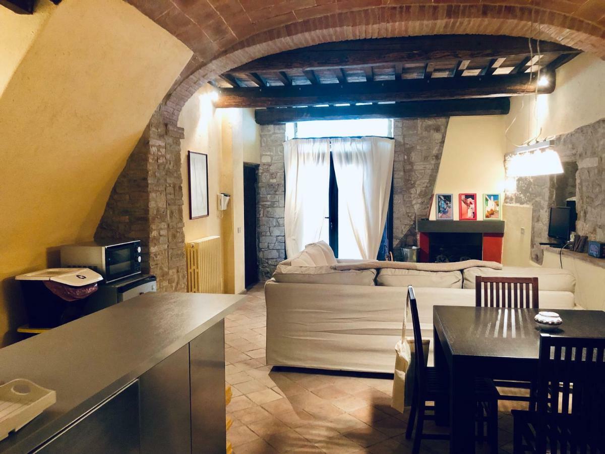 Da Patou Apartment Todi Bagian luar foto