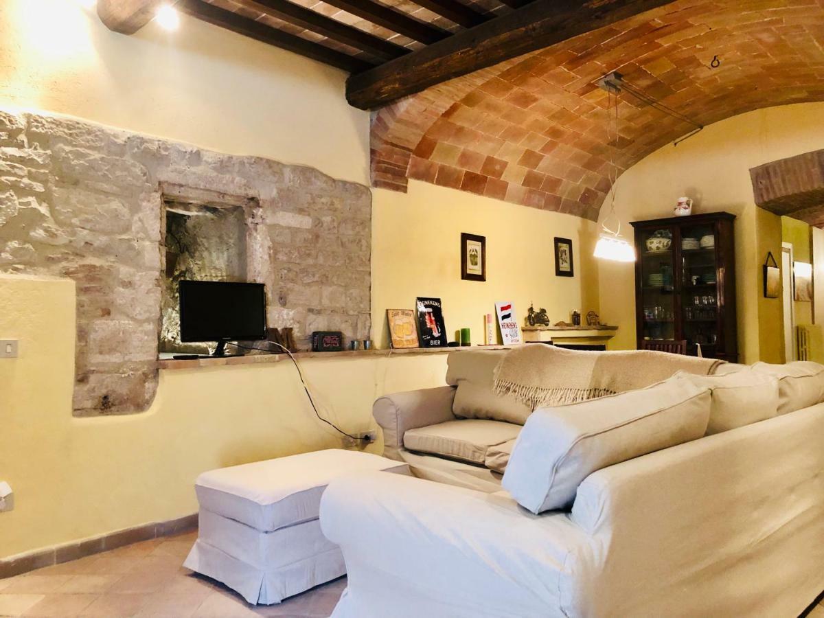 Da Patou Apartment Todi Bagian luar foto